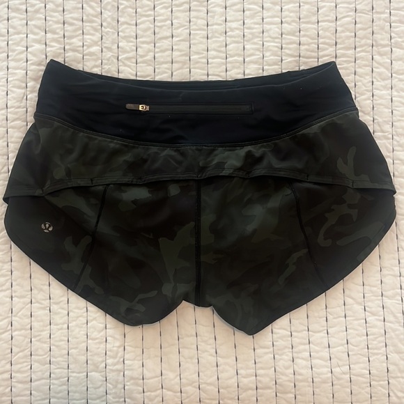 Speed up camo lulu lemon shorts 2.5in - Picture 3 of 3